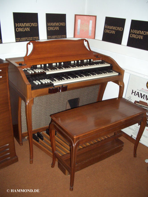 Hammond A-102 in Kirschbaum