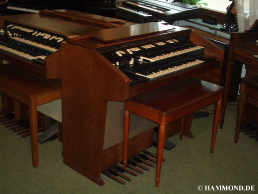 Hammond L-100 (elektromagnetische Tonerzeugung), sehr schöner Zustand